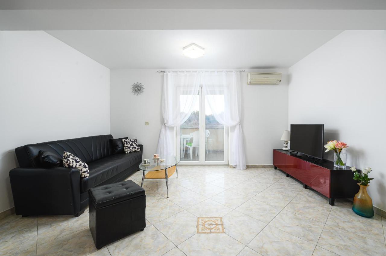 Stancija Amorozo 6 Poreč Exterior foto